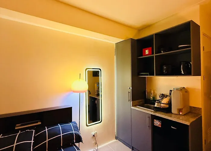 Shades Of Gray - Urban Deca Towers Cubao Aparthotel Manila